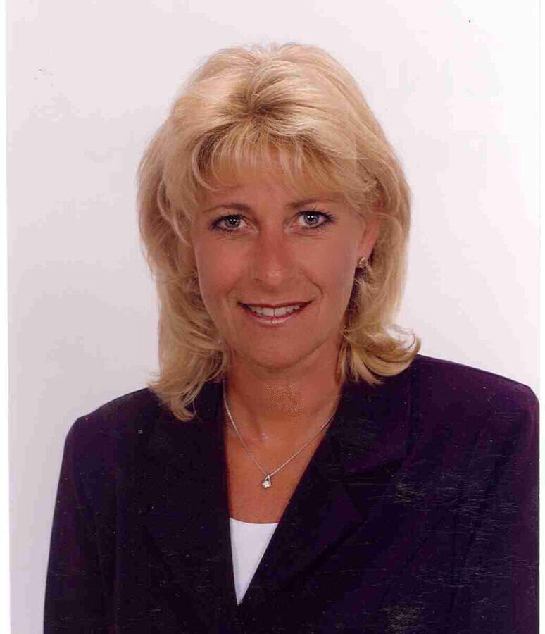 Linda DelGiorno East Islip Howard Hanna Coach Realtors